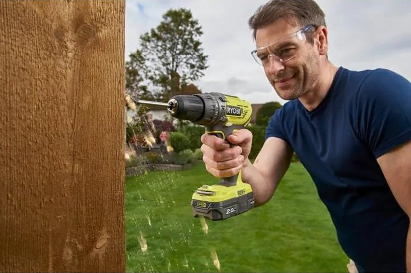 RYOBI Set – udarna aku. bušilica sa 2 baterije (2Ah) i punjačem RYOBI R18PD3-220S