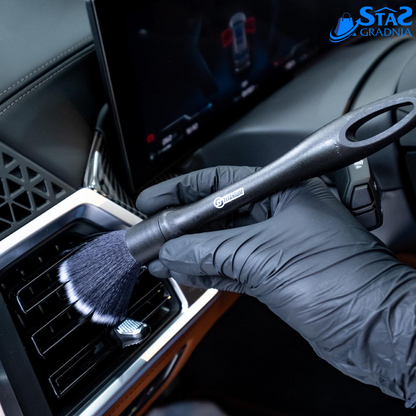 "Detaljan prikaz četkica za auto detailing - siva za eksterijer, žuta za enterijer, crna za prašinu"
