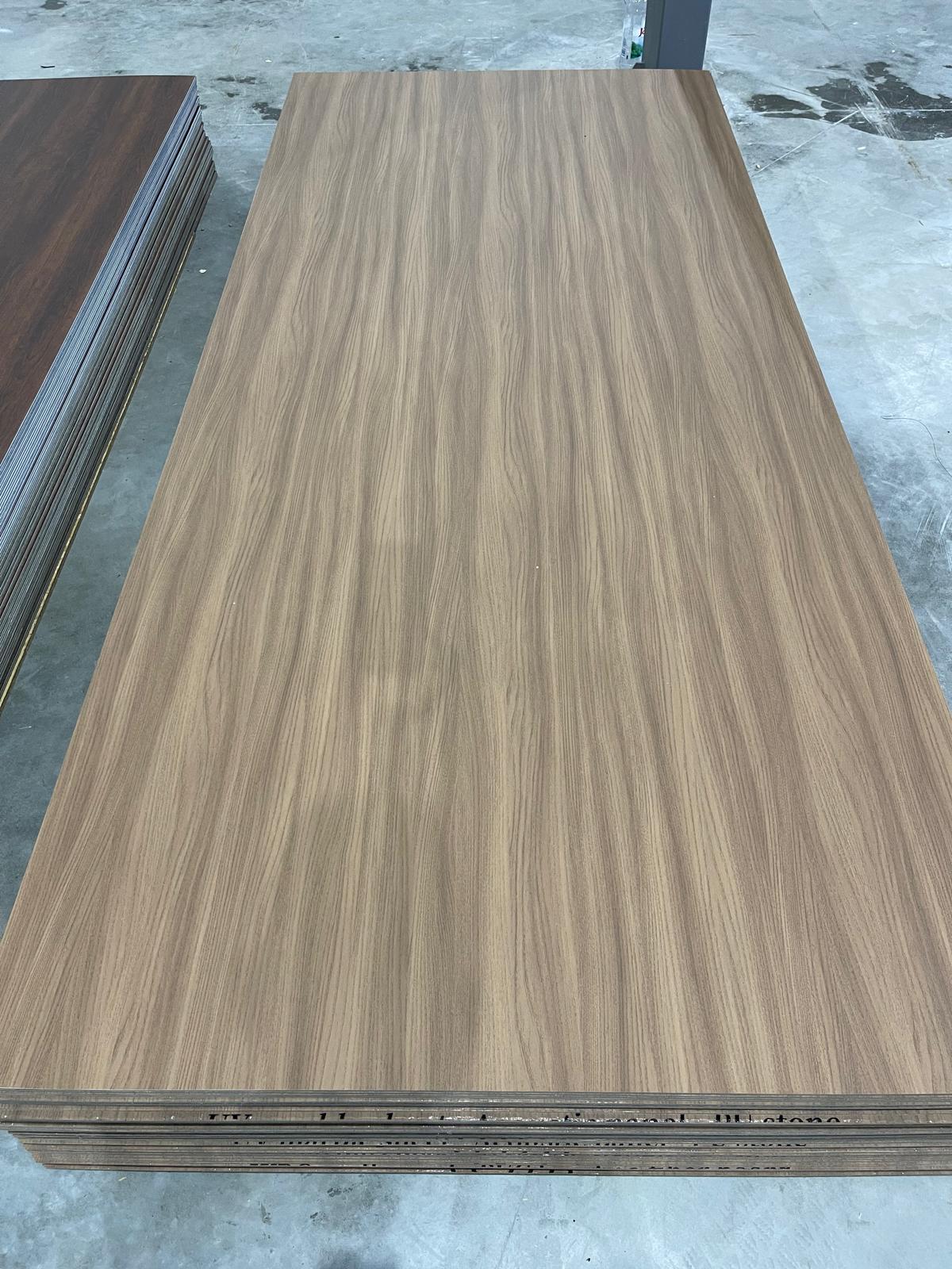 Smoked Walnut PVC zidni panel M-155 – dimljeni orah