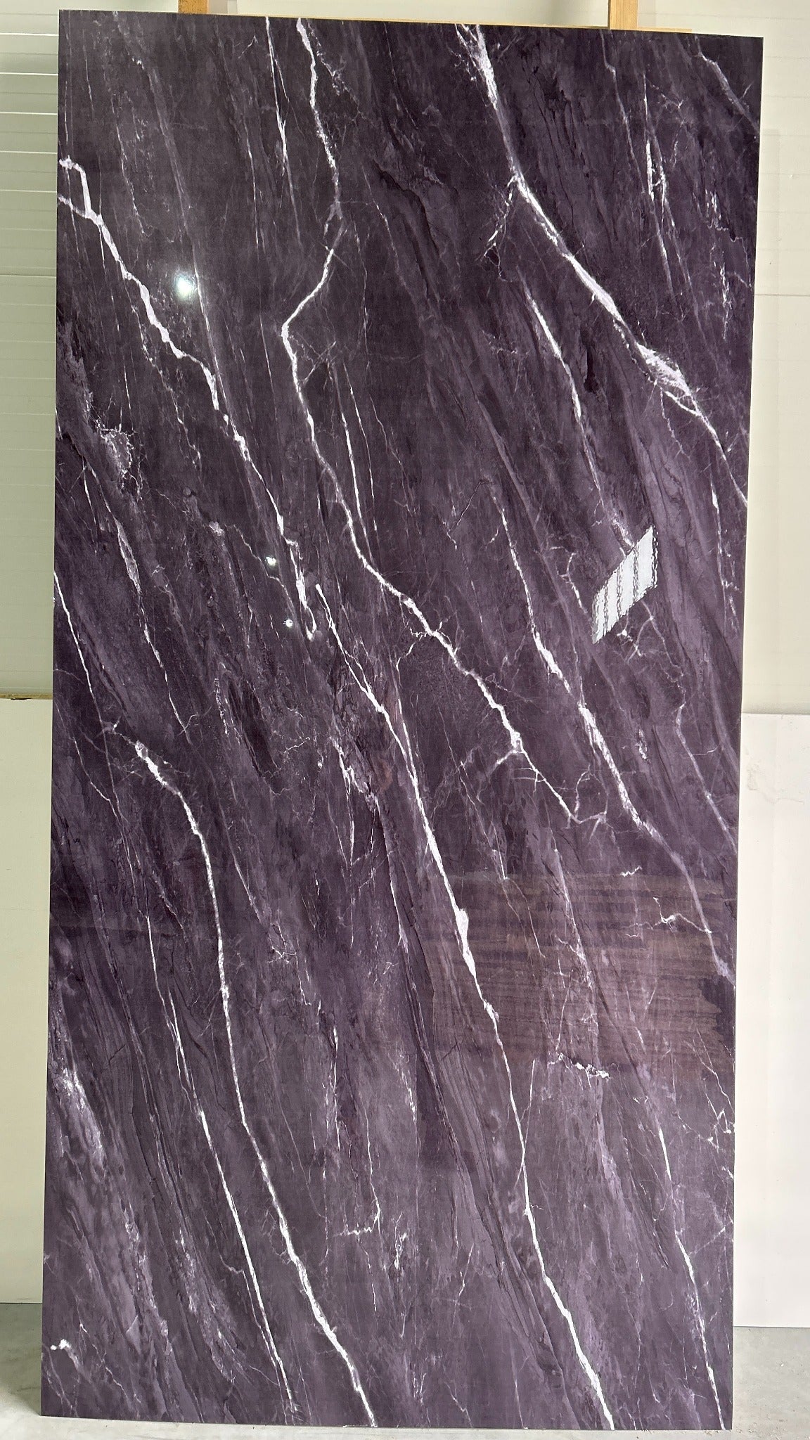 Royal Aubergine panel debljine 8 mm